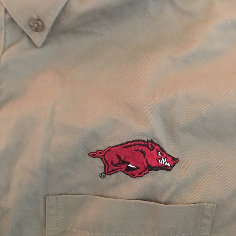 CLASSIC BUTTON DOWN ARKANSAS RAZORBACK FAN SHIRT